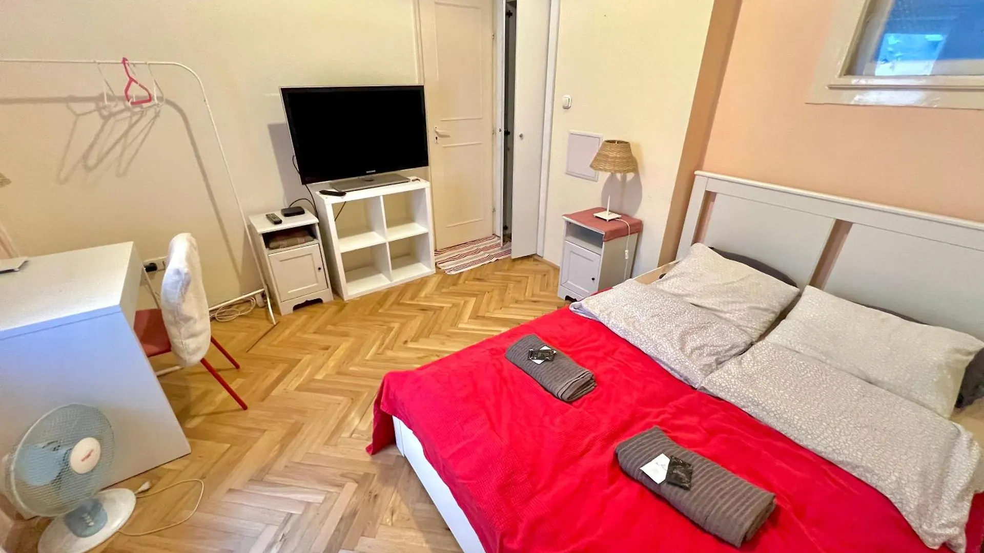 *** Pensiune Jazzy Vibes Parliament Rooms And Ensuites Budapesta Ungaria