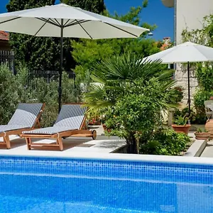 Maison d'hôtes Palace Schoen Milesi - Esense Of Prestige - Private Pool - Free Parking - Old Money Style Luxury - Walking Distance To The Old Town, The And Amenities - Buralux